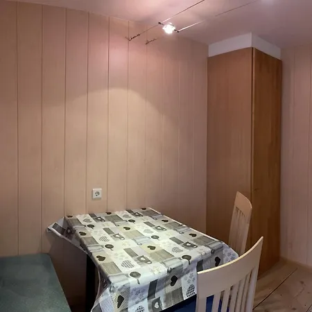 Δωμάτια σε οικογενειακή κατοικία Alpen Ii *